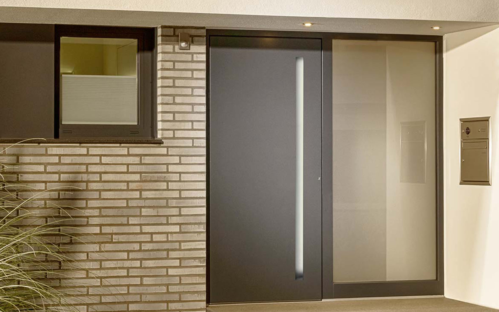 Schwarz Türen und Fenster Winnenden Haustür mit LED-Beleuchtung
